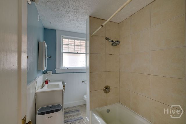 404 E 40th Street, Savannah, GA 31401