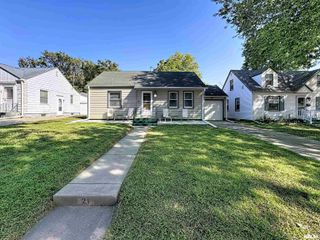 21 BLACKHAWK HILLS Drive, Rock Island, IL 61201