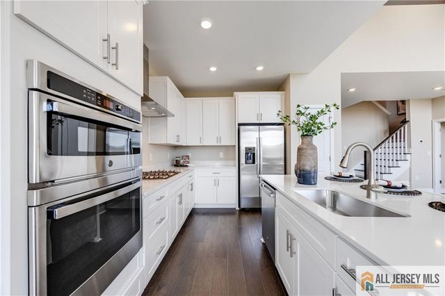 1 Galerie Court, Monroe, NJ 08831