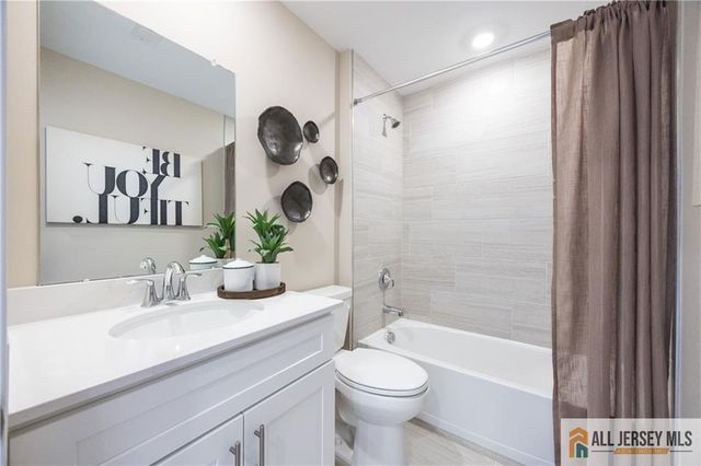 1 Galerie Court, Monroe, NJ 08831