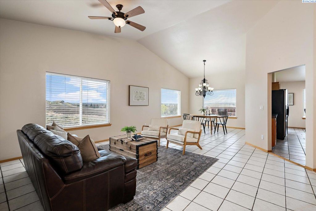 1937 Mountain View Drive, Prosser, WA 99350