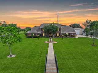 5227 Jeffrey Street, Dickinson, TX 77539