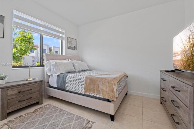 20655 NE 7th Pl, Miami, FL 33179