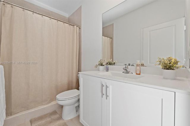 20655 NE 7th Pl, Miami, FL 33179