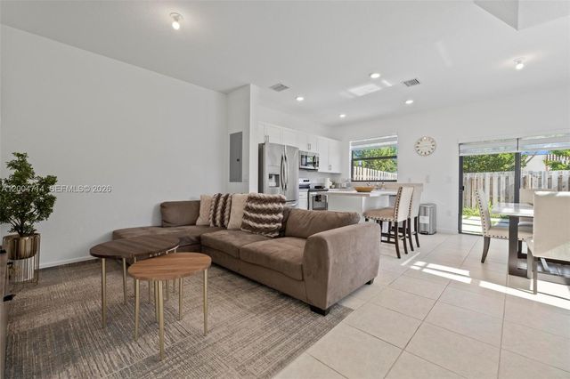 20655 NE 7th Pl, Miami, FL 33179