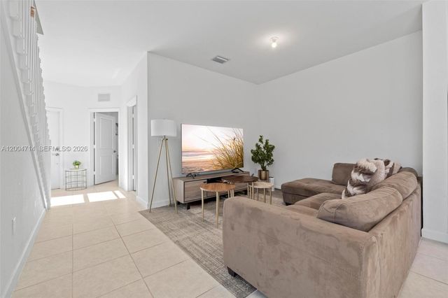 20655 NE 7th Pl, Miami, FL 33179