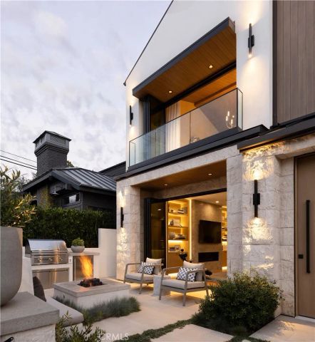 412 Heliotrope Avenue, Corona Del Mar, CA 92625