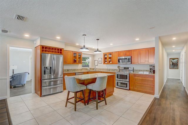 423 OAK HILL DRIVE, Altamonte Springs, FL 32701
