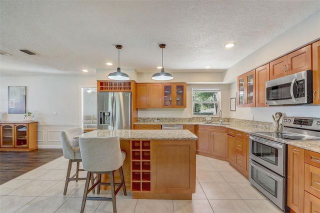 423 OAK HILL DRIVE, Altamonte Springs, FL 32701