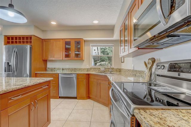423 OAK HILL DRIVE, Altamonte Springs, FL 32701