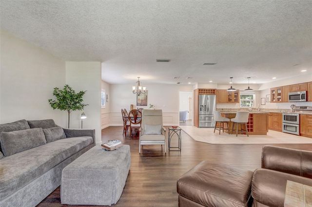 423 OAK HILL DRIVE, Altamonte Springs, FL 32701