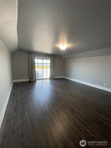 345 Island Lane, Raymond, WA 98577