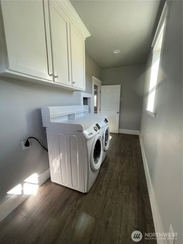 345 Island Lane, Raymond, WA 98577