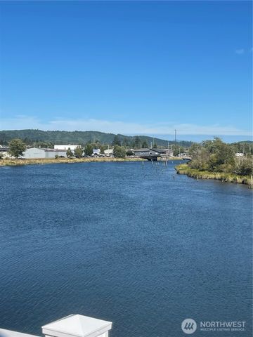 345 Island Lane, Raymond, WA 98577