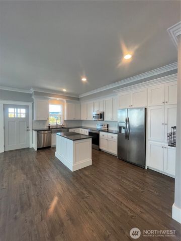 345 Island Lane, Raymond, WA 98577