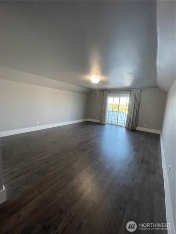 345 Island Lane, Raymond, WA 98577