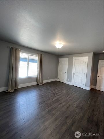 345 Island Lane, Raymond, WA 98577