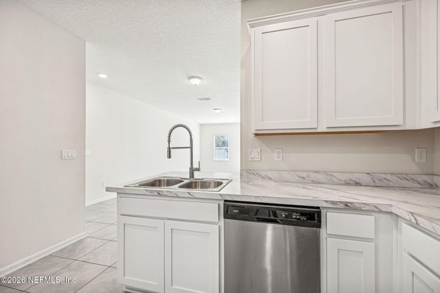 921 CAPITOL Parkway, Jacksonville, FL 32218