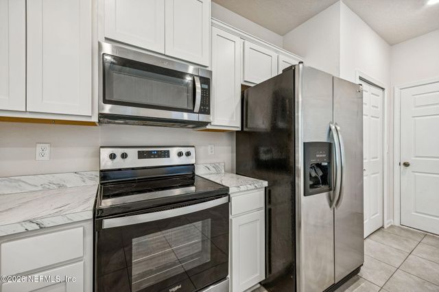 921 CAPITOL Parkway, Jacksonville, FL 32218