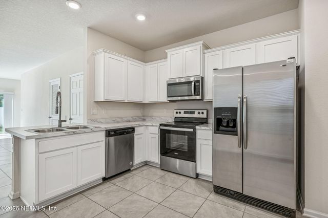 921 CAPITOL Parkway, Jacksonville, FL 32218