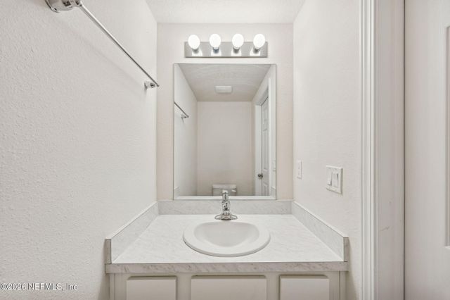 921 CAPITOL Parkway, Jacksonville, FL 32218