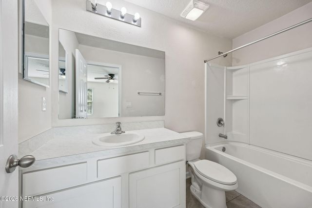 921 CAPITOL Parkway, Jacksonville, FL 32218