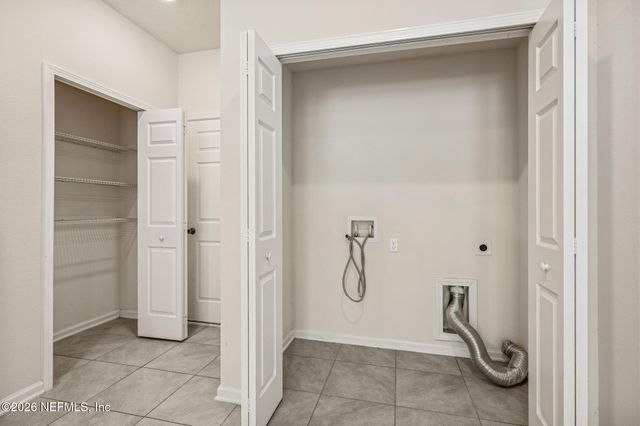 921 CAPITOL Parkway, Jacksonville, FL 32218