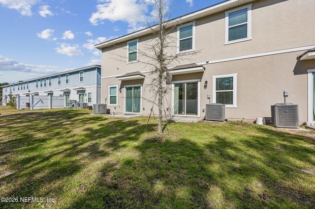 921 CAPITOL Parkway, Jacksonville, FL 32218