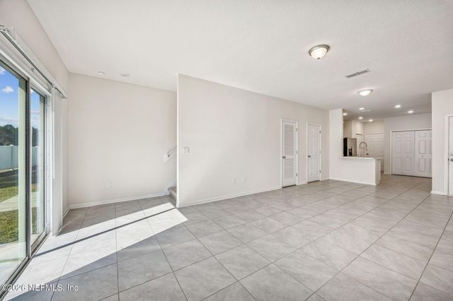 921 CAPITOL Parkway, Jacksonville, FL 32218