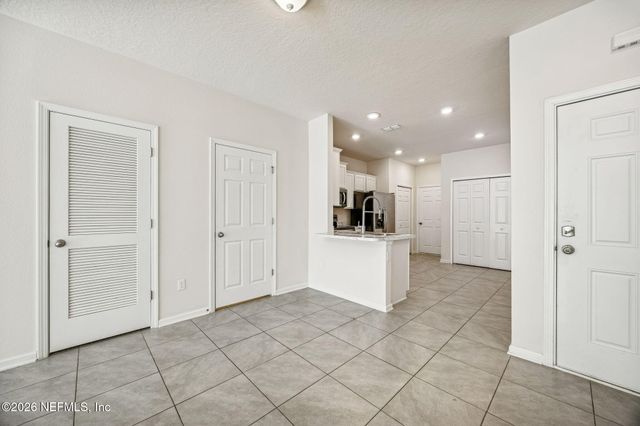 921 CAPITOL Parkway, Jacksonville, FL 32218