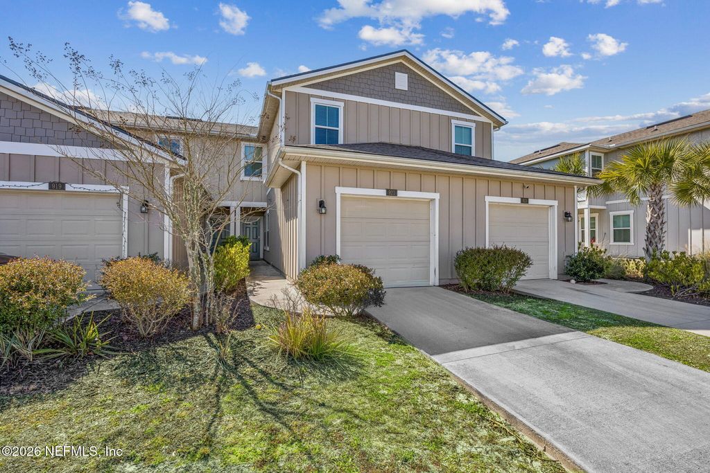 921 CAPITOL Parkway, Jacksonville, FL 32218