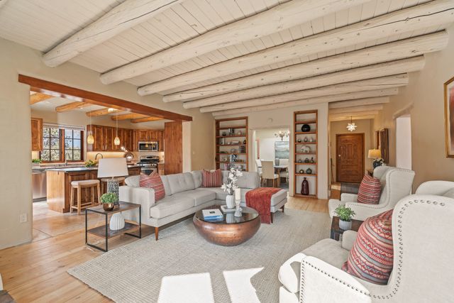 1300 Lejano Lane, Santa Fe, NM 87501