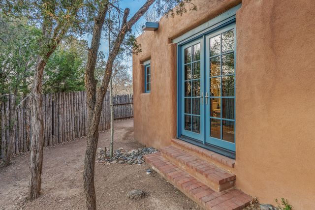 1300 Lejano Lane, Santa Fe, NM 87501