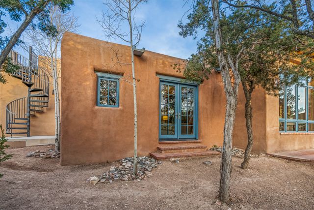 1300 Lejano Lane, Santa Fe, NM 87501