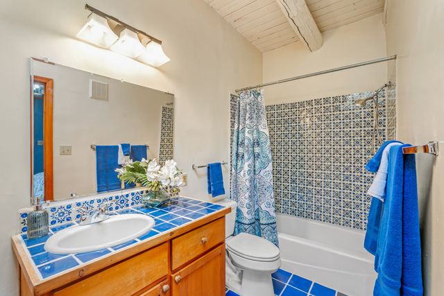 1300 Lejano Lane, Santa Fe, NM 87501