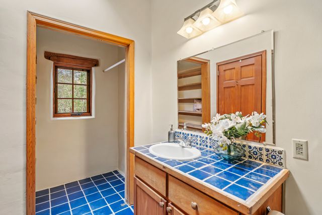 1300 Lejano Lane, Santa Fe, NM 87501