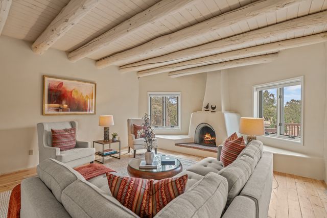 1300 Lejano Lane, Santa Fe, NM 87501