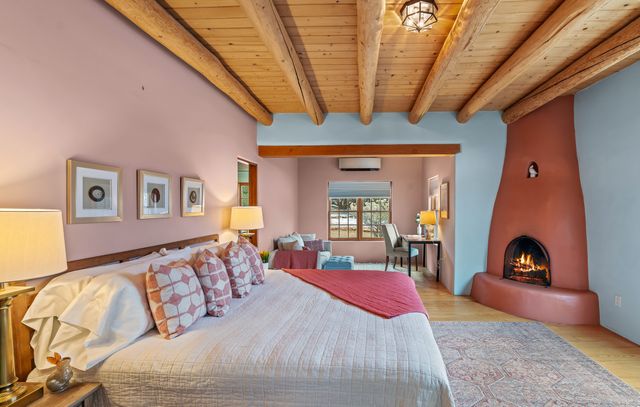 1300 Lejano Lane, Santa Fe, NM 87501