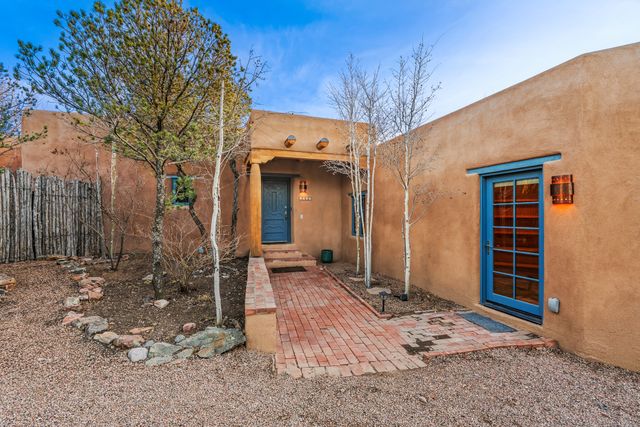 1300 Lejano Lane, Santa Fe, NM 87501