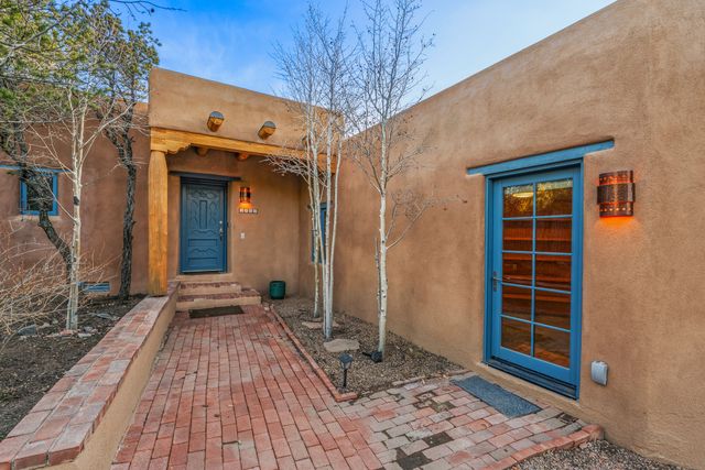 1300 Lejano Lane, Santa Fe, NM 87501