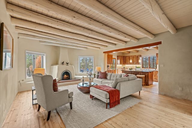 1300 Lejano Lane, Santa Fe, NM 87501