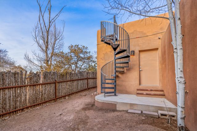 1300 Lejano Lane, Santa Fe, NM 87501