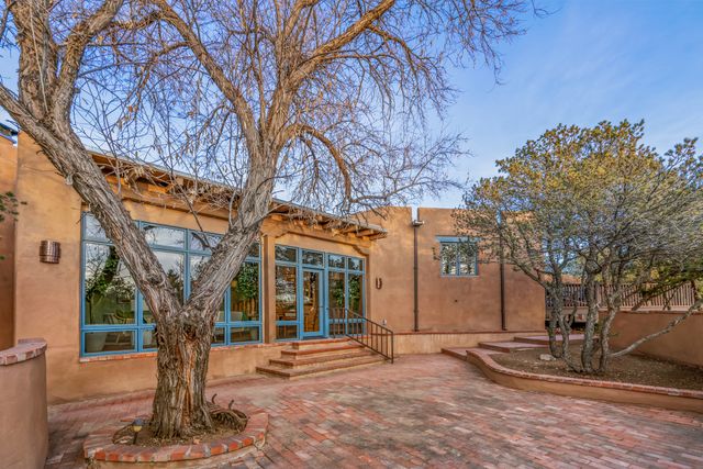 1300 Lejano Lane, Santa Fe, NM 87501