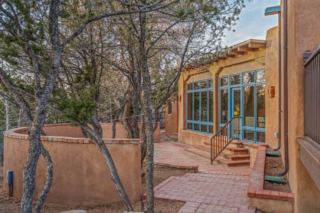 1300 Lejano Lane, Santa Fe, NM 87501