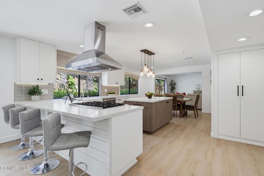 Image 13 of property listing at 6129 Ellenview Avenue, Woodland Hills, CA 91367