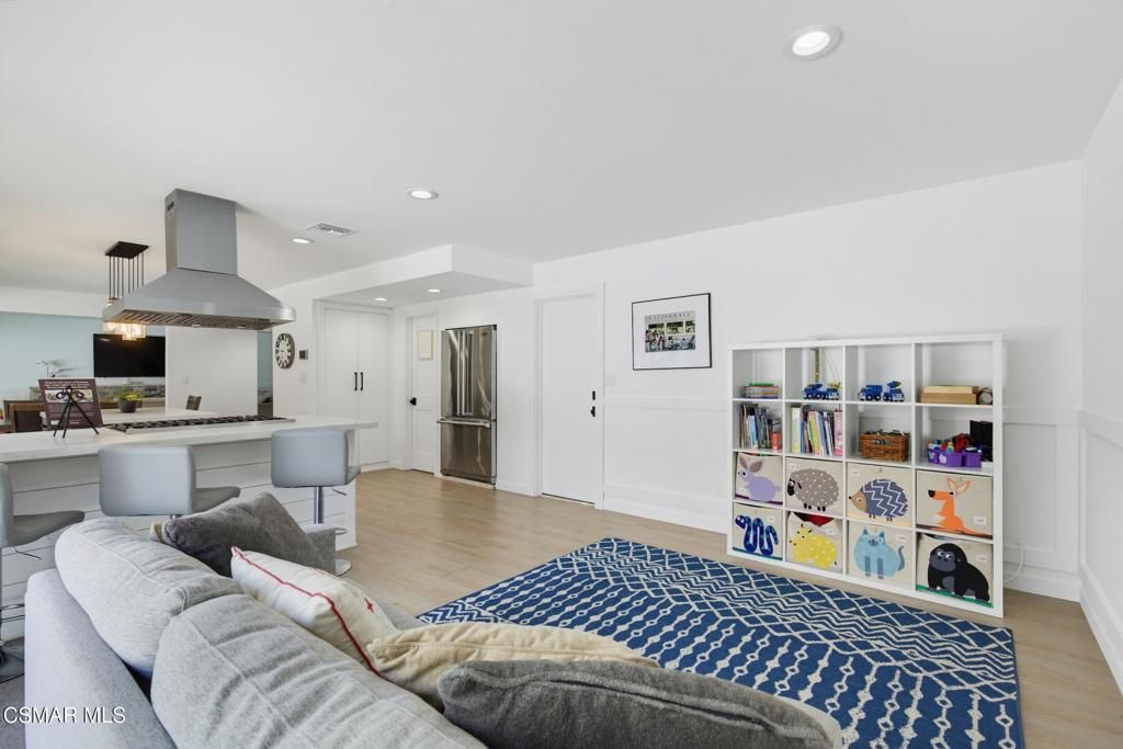 Image 18 of property listing at 6129 Ellenview Avenue, Woodland Hills, CA 91367