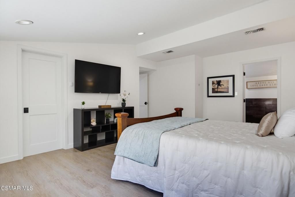Image 24 of property listing at 6129 Ellenview Avenue, Woodland Hills, CA 91367
