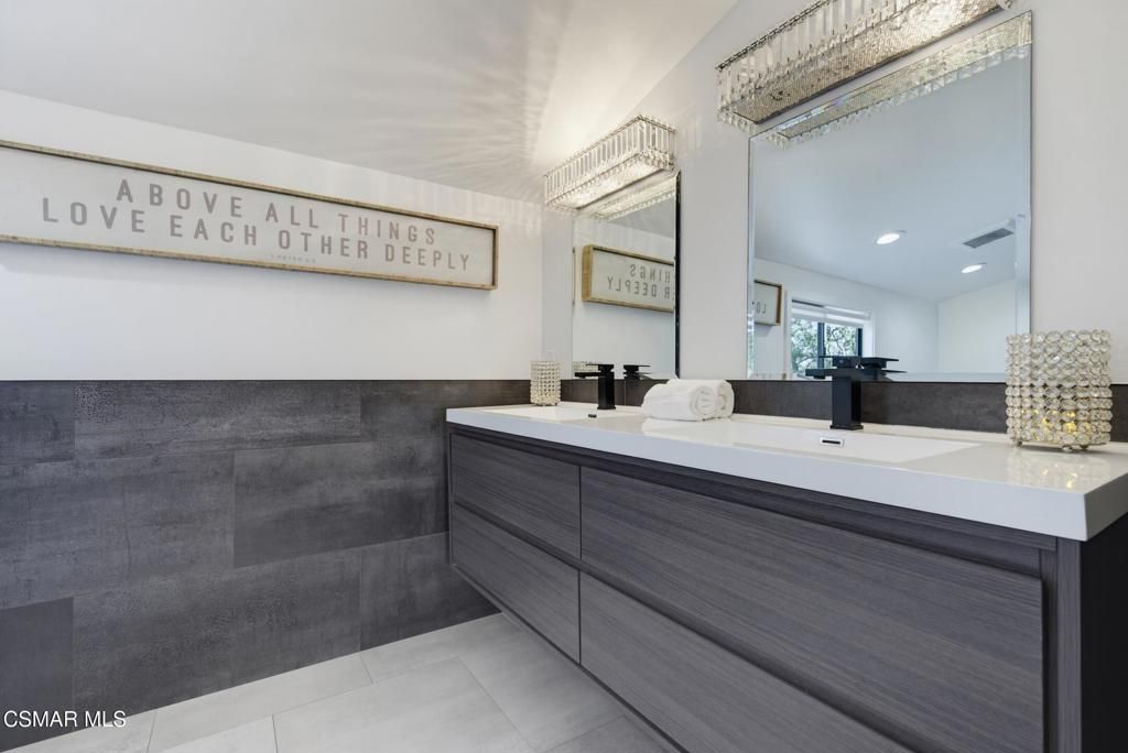 Image 25 of property listing at 6129 Ellenview Avenue, Woodland Hills, CA 91367