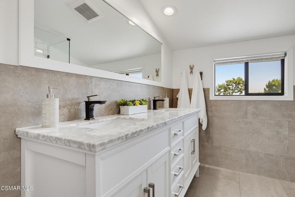 Image 28 of property listing at 6129 Ellenview Avenue, Woodland Hills, CA 91367