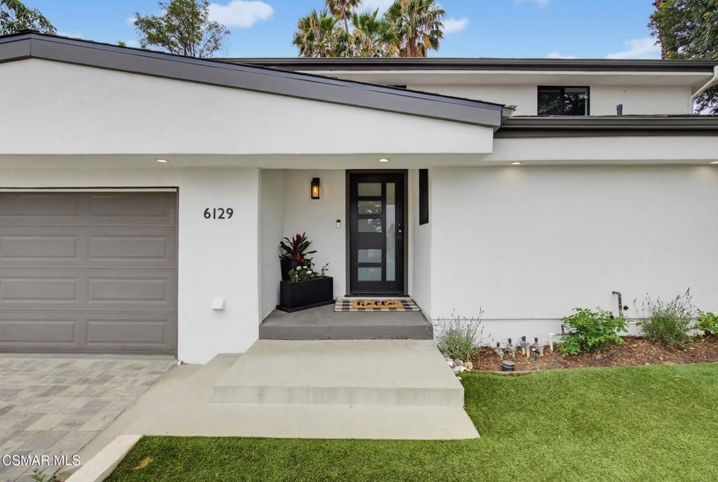 Image 4 of property listing at 6129 Ellenview Avenue, Woodland Hills, CA 91367